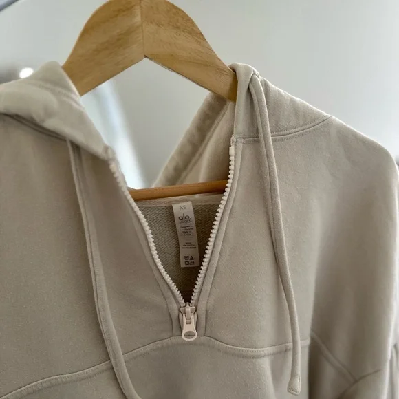 ALO Yoga Cream Cropped Hoodie Sweater with Cowl Neck - Picture 6 of 6